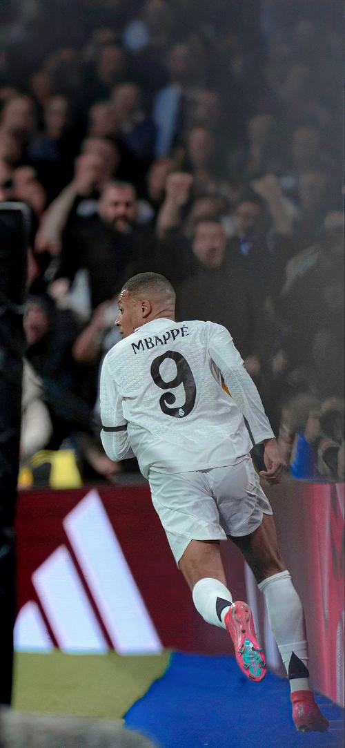 德媒：于帕索要1600万欧的年薪+200万欧奖金，外加高额签字费（德媒称于帕索开出1600万欧年薪、200万欧奖金，另索高额签字费）