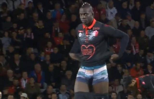 逆天，挪威甲门将点球大战一脚将摆好的球踢走以干扰对方（挪威甲点球大战爆争议 门将将已摆好的球踢走干扰主罚者）