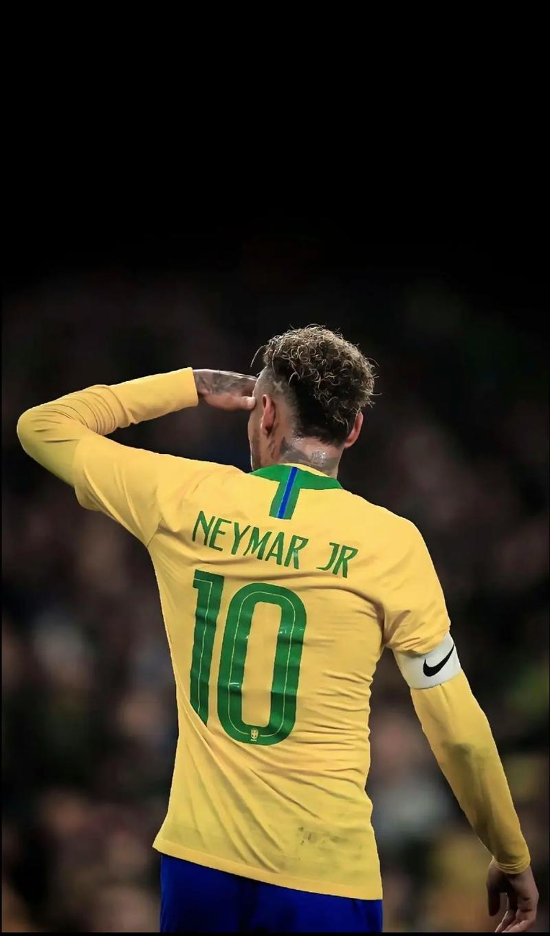 托蒂：说C罗的坏话只能说明你在嫉妒他，他和梅西的水平相当（托蒂：抹黑C罗只是出于嫉妒，他与梅西实力不相上下）