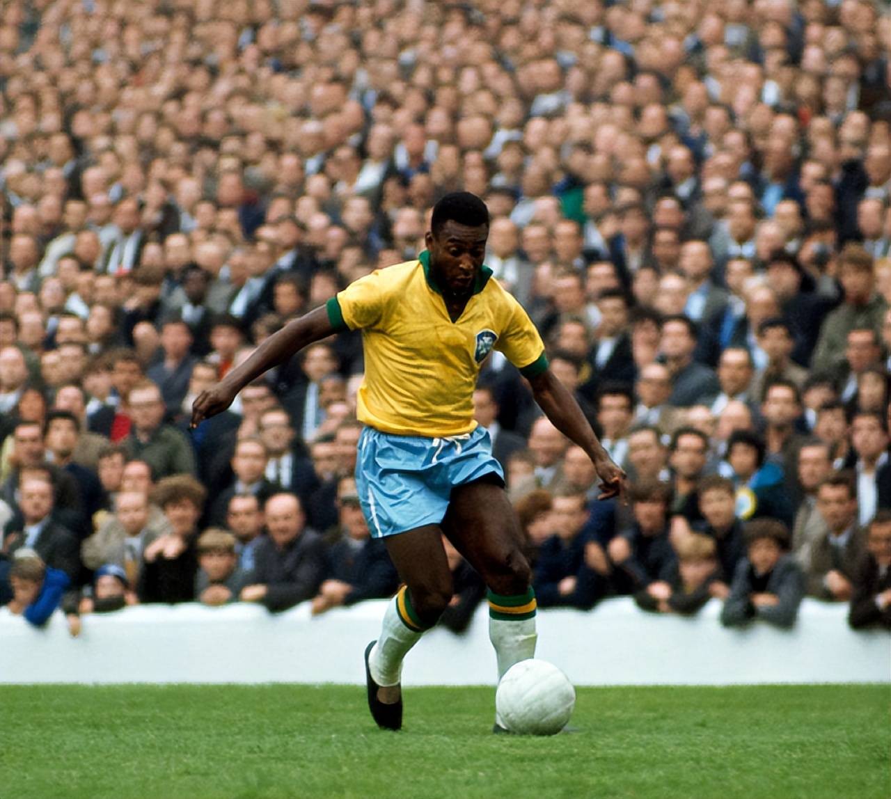 经纪人：莱万没有考虑过退役，但他的未来计划仍未有任何决定（莱万经纪人：未考虑退役，未来去向尚未敲定）