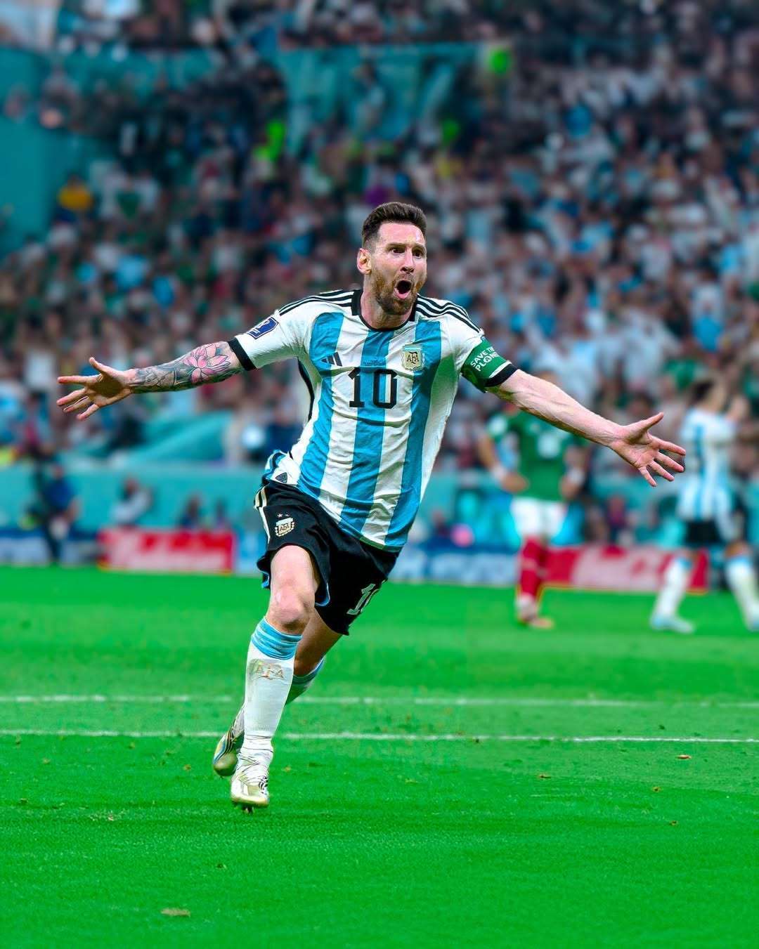 麦迪逊被担架抬出球场，弗兰克：看起来是重伤，这很残酷（麦迪逊担架离场，弗兰克：恐为重伤，太残酷）