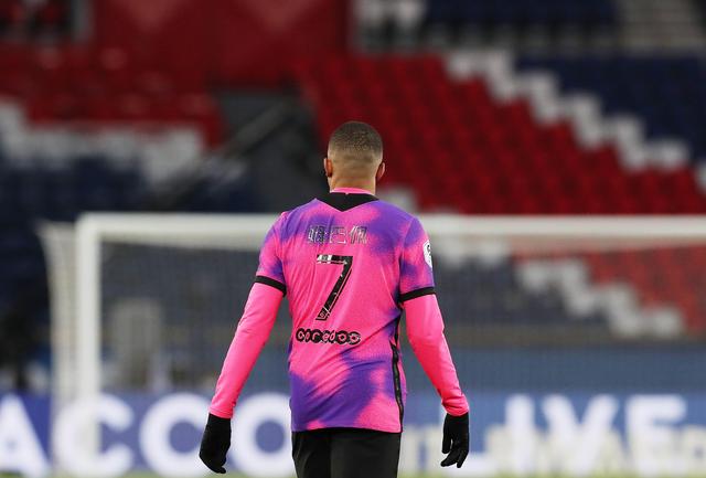 半场战报：奥地利U17 0-0意大利U17，双方破门乏术（半场快讯：奥地利U17 0-0意大利U17，互交白卷难破僵局）