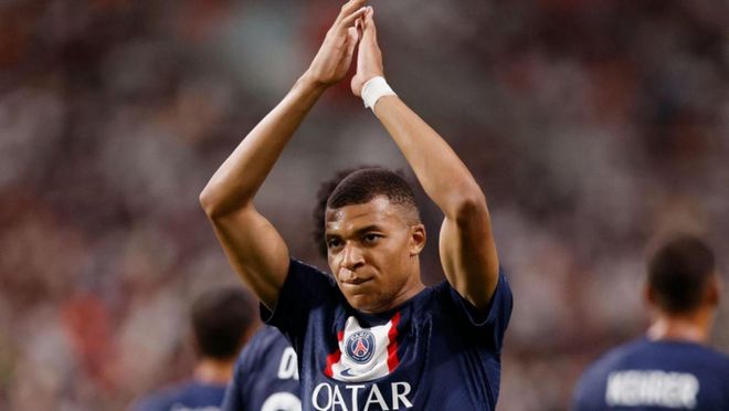 11球，巴萨是欧冠改制以来打入乌龙球最多的球队（欧冠改制以来，巴萨以11个乌龙球居首）