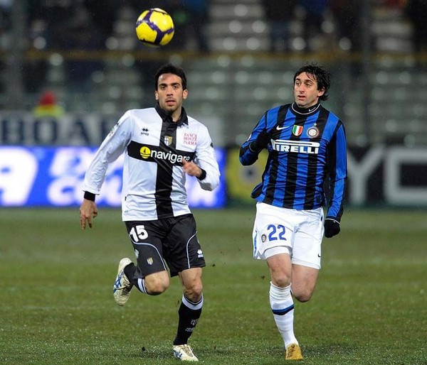 足球报：浙江队未来要争取中超冠军，卡内达是否留任还没定（《足球报》：浙江队未来目标冲击中超冠军，卡内达去留仍未敲定）