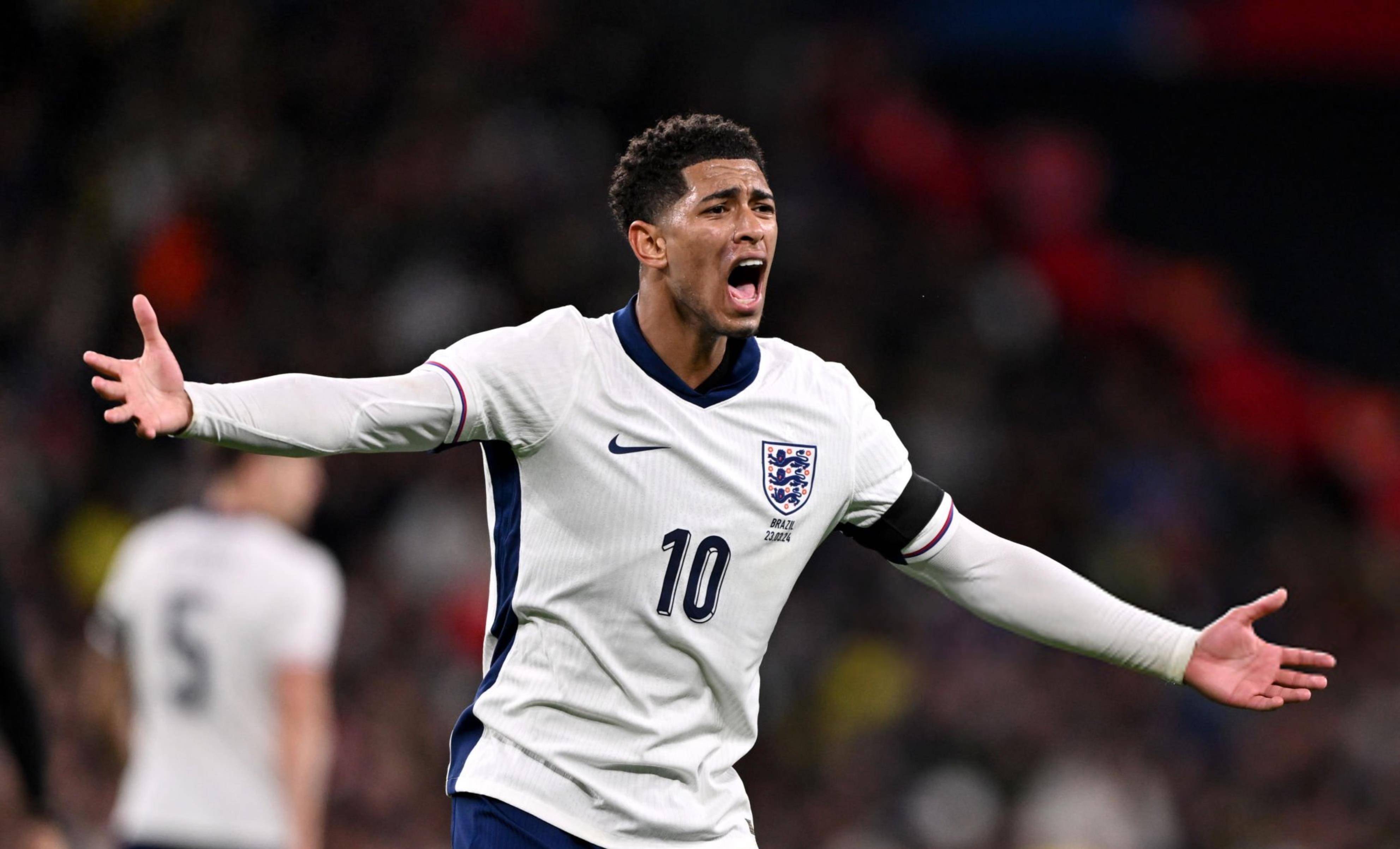 国足备战强度升级，全队深夜加练（国足备战强度加码，全员深夜加练）