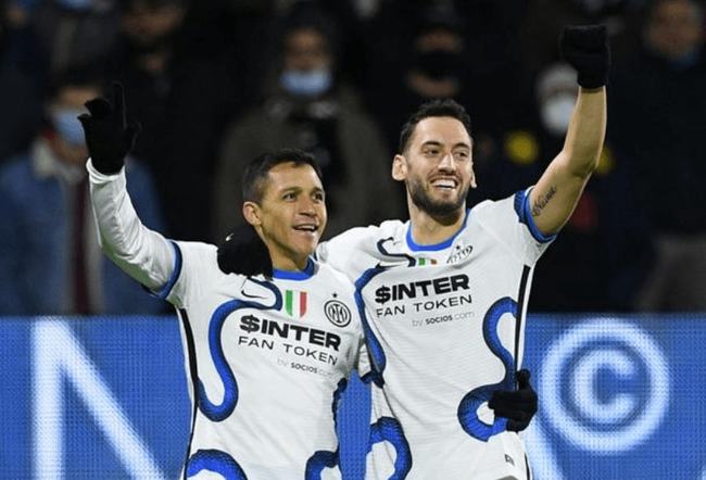 惊险一幕，马竞女足球员梅迪纳头部被膝盖撞到后失去意识（惊魂瞬间：马竞女足球员梅迪纳头部遭膝撞后当场失去意识）